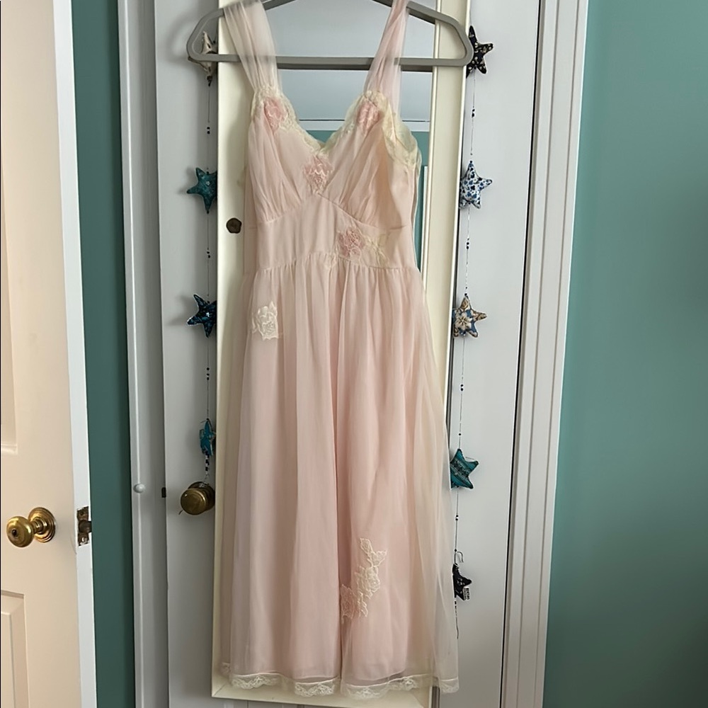 Vintage Elegant Pink Lace nightgown
